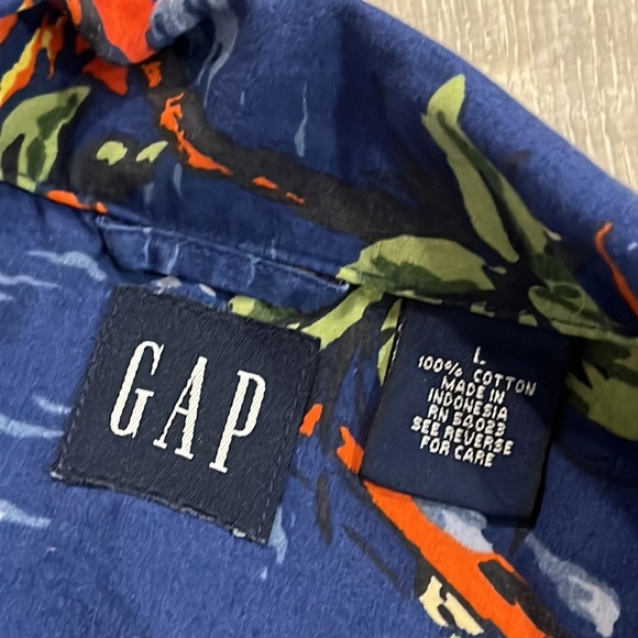 Vintage Men’s GAP Hawaiian Shirt in Blue - Picture 2 of 2